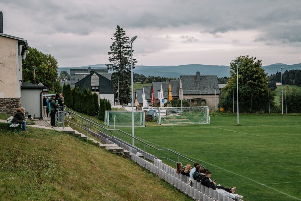 Ernst-Schneller-Stadion - Lauter-Bernsbach