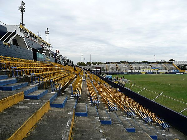 Estadio Don León Kolbovski  Agropecuario, Sportivo Barracas