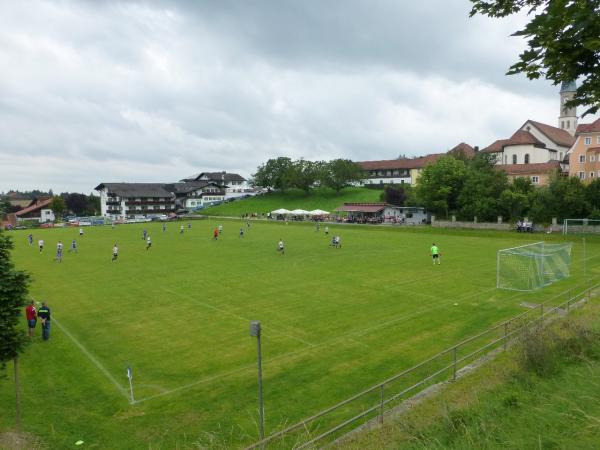 Sportplatz an der Grundschule - Büchlberg