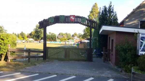 Sportplatz am Quellwasserschwimmbad - Wurster Nordseeküste-Midlum