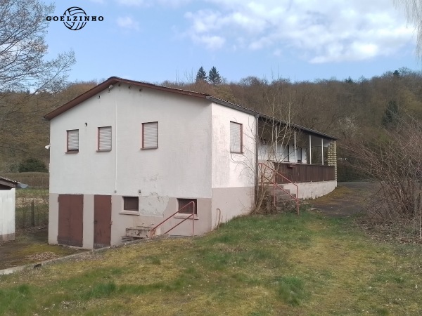 Sportplatz am Schwimmbad - Hirzenhain