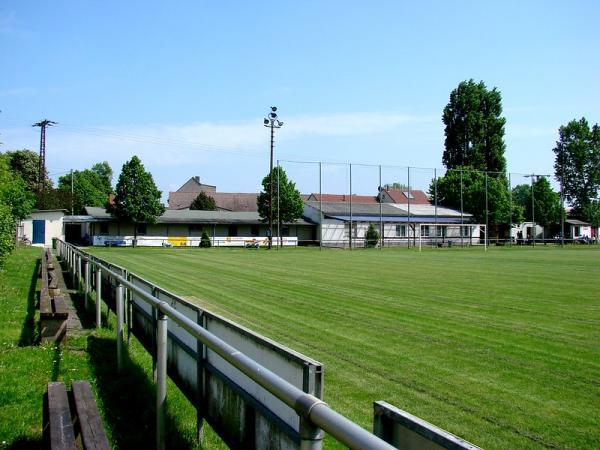 Sportanlage an der alten B80 - Salzatal-Bennstedt