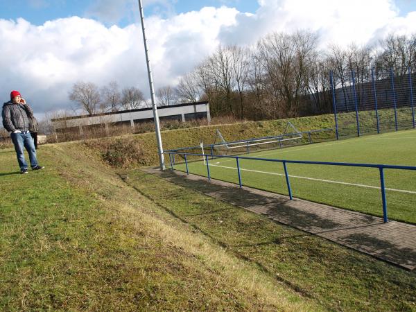 Bezirkssportanlage Westender Straße Kunstrasen II - Duisburg-Meiderich