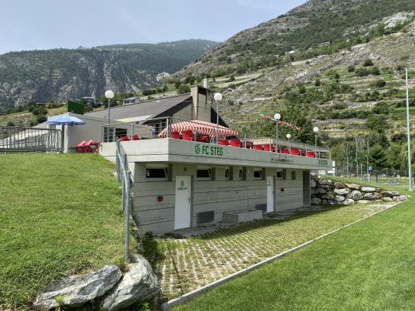 Sportplatz Hallenbad - Steg