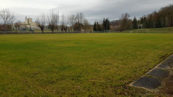 Sportplatz Am Hölzchen - Straußfurt