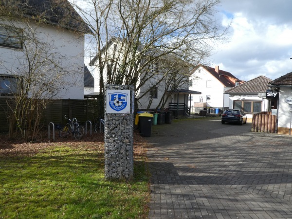 Erich-Mohr-Stadion Nebenplatz - Solms-Burgsolms