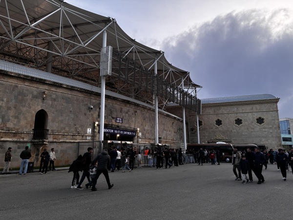 Tofiq Bәhramov adına Respublika Stadionu - Bakı (Baku)