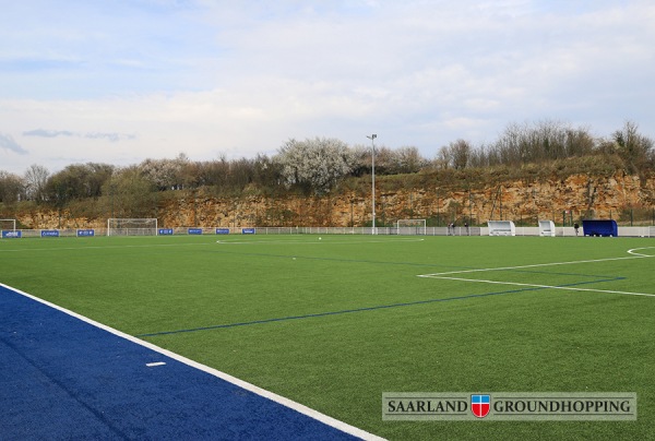 Stade des Carrières terrain synthétique - Hettange-Grande