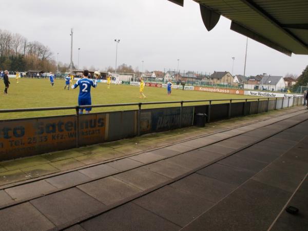 Sportzentrum Oerlinghauser Straße - Schloß Holte-Stukenbrock