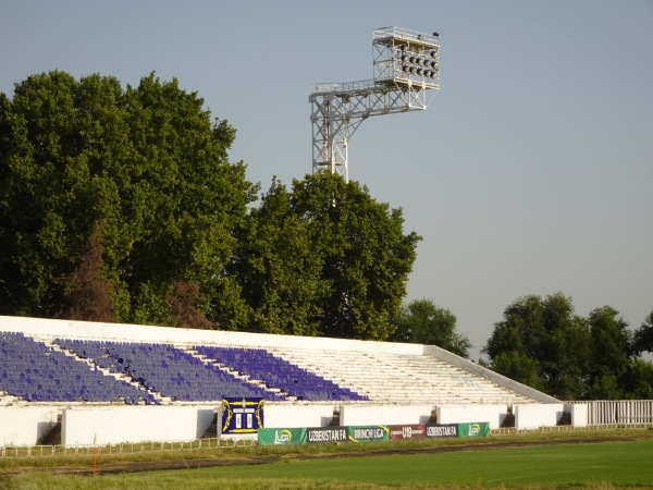 Qibray Stadioni - Qibray