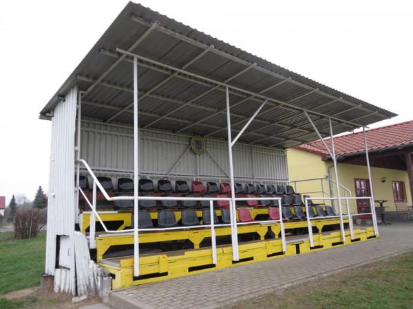 Sportplatz an der B93 - Treben-Serbitz