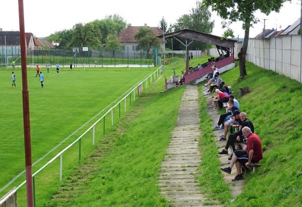 Futbalové ihrisko Čáčov - Senica-Čáčov