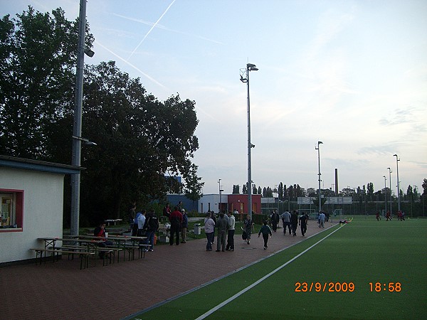 Jubiläumssportplatz - Berlin-Neukölln