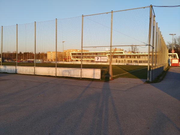 Sportpark Valznerweiher Platz 7 - Nürnberg-Zerzabelshof
