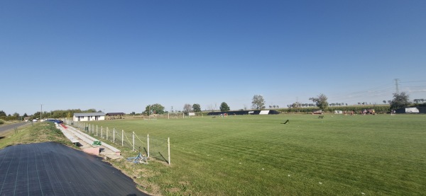 Boisko w Janowicach Dużych - Janowice Duże