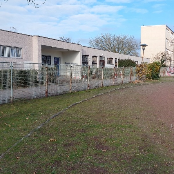 Sportplatz am Bürgerhaus - Brandenburg/Havel-Hohenstücken