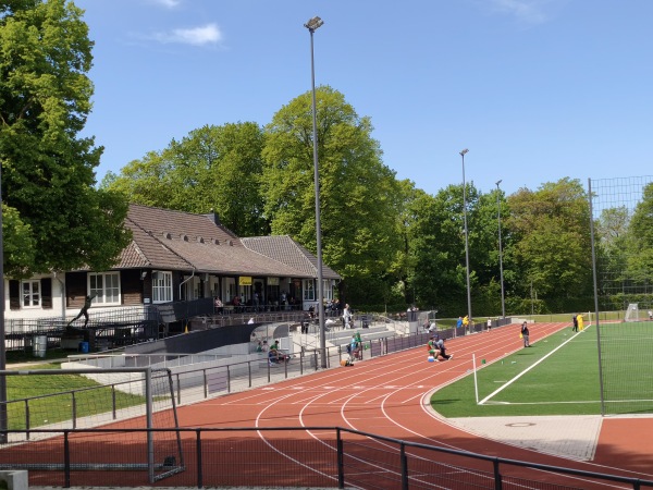 Edelstahlkampfbahn der Bezirkssportanlage Stahldorf - Krefeld-Stahldorf