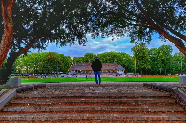 Edelstahlkampfbahn der Bezirkssportanlage Stahldorf - Krefeld-Stahldorf