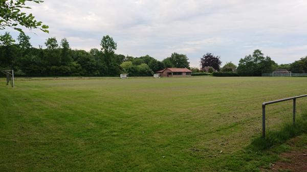 Sportplatz an der Schule - Steinbergkirche