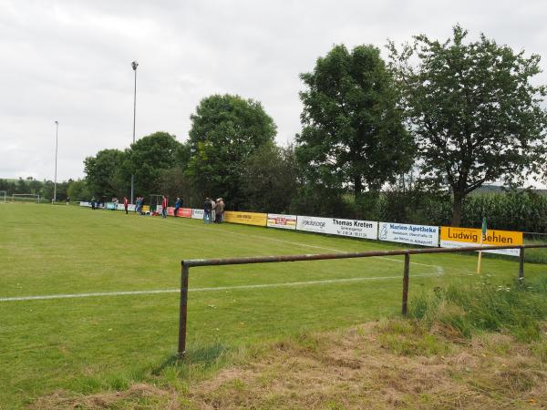 Sportplatz Schloßfeld - Medebach-Düdinghausen