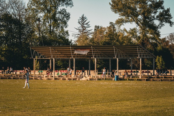 Boisko w Henrykowie - Henryków