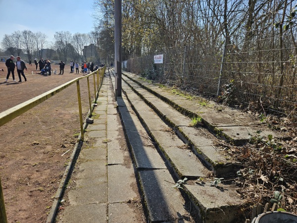 Sportplatz im Schulzentrum Süd - Duisburg-Huckingen
