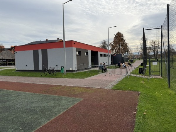 Boisko w Bronówach - Bronów