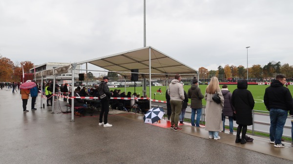 Max-Morlock-Platz Valznerweiher - Nürnberg-Zerzabelshof