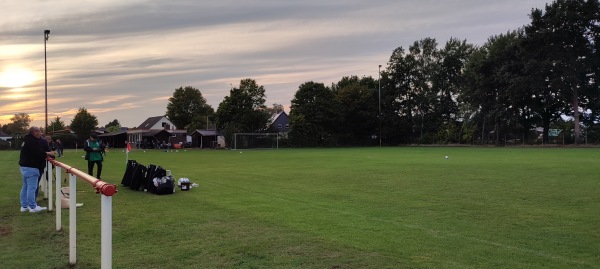 Sportplatz Obershagen B - Uetze-Obershagen