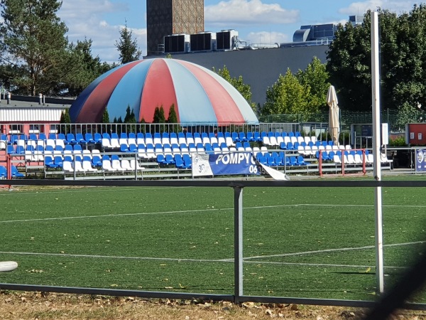 Boiska Polfy Tarchomin obok - Warszawa