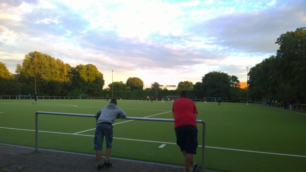 Sportplatz Treseburger Ufer - Berlin-Neukölln