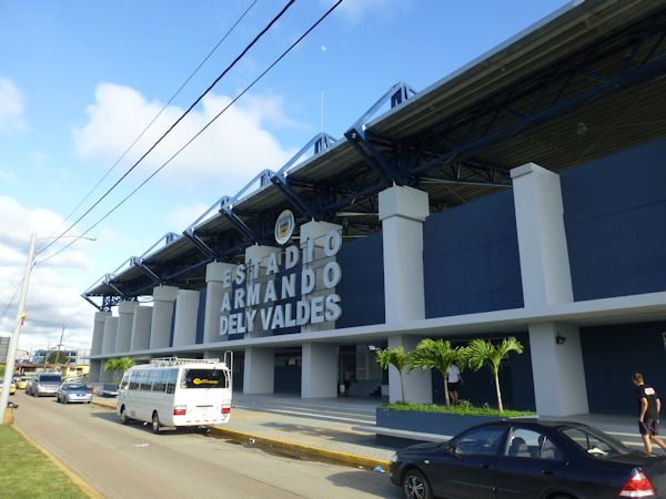 Estadio Armando Dely Valdés - Colón