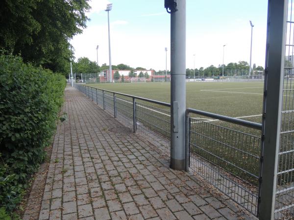 Stadion am Brentanobad Nebenplatz 1 - Frankfurt/Main-Rödelheim