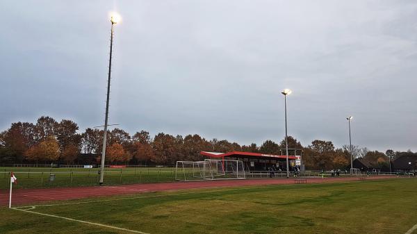 Heinrich-Meyer-Stadion im Sportzentrum Hohnstorf - Hohnstorf/Elbe