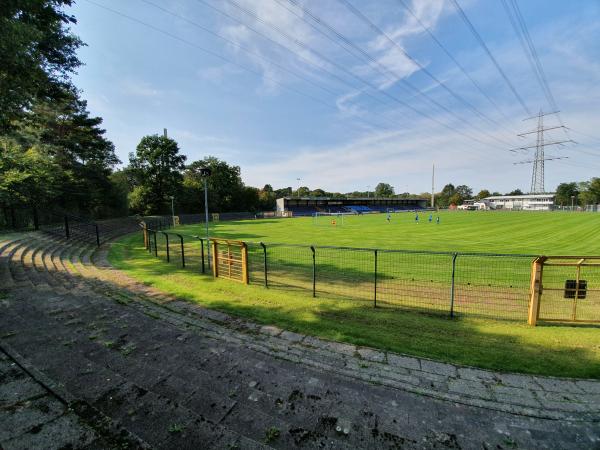 Hermann-Löns-Stadion - Paderborn-Schloß Neuhaus