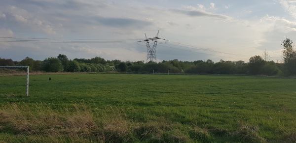 Boisko LZS Radomierzyce - Radomierzyce