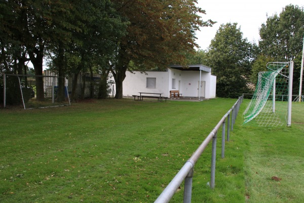 Sportplatz an der B57 - Linnich-Gereonsweiler