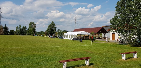 Boisko w Radostowie - Radostów Średni