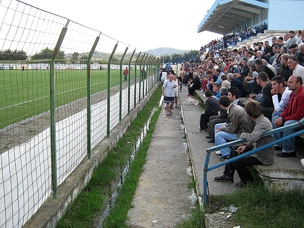 Stadiumi Shkumbin - Peqin