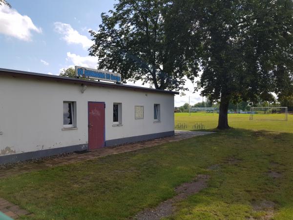 Sportplatz an der B5 - Nauen-Berge