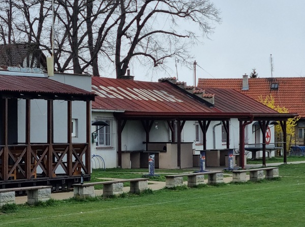 Fotbalové hřiště Šestajovice - Šestajovice