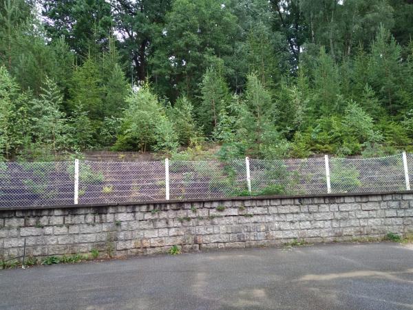 Alter Kurvenbereich hinter der neuen Hintertortribüne