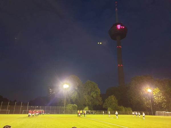 Prälat-Wolker-Anlage / Bezirkssportanlage Mitte Platz 3 - Köln-Ehrenfeld