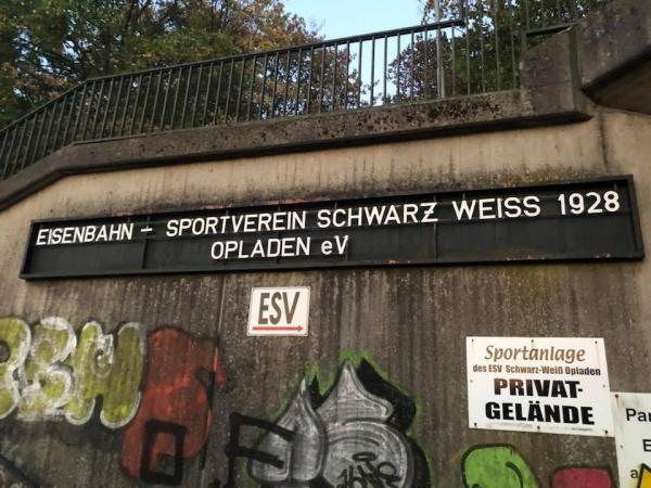 Sportplatz Robert-Blum-Straße - Leverkusen-Opladen