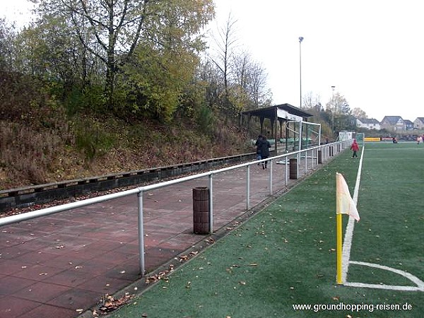 Rolf-Hahn-Stadion - Overath-Heiligenhaus