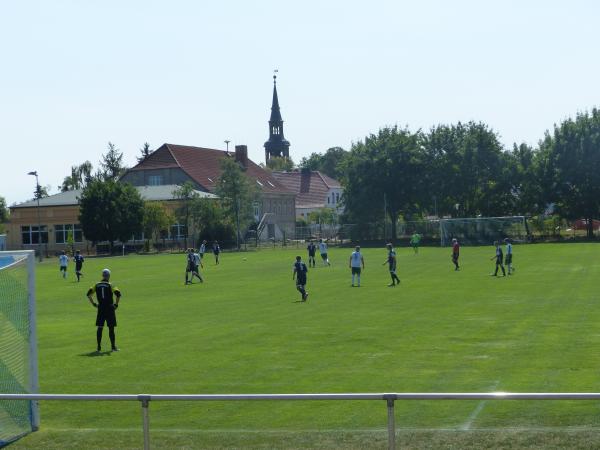 Sportplatz am Alten Kanal 2 - Burg bei Magdeburg-Niegripp
