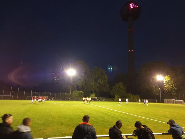 Prälat-Wolker-Anlage / Bezirkssportanlage Mitte Platz 3 - Köln-Ehrenfeld