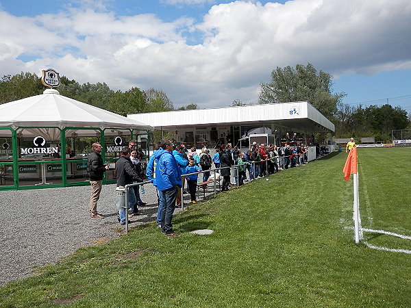Ehemaliger Zustand: Clubheim abgebrannt
