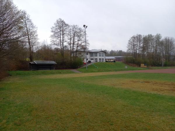 Sportplatz an der Schule - Atzelgift