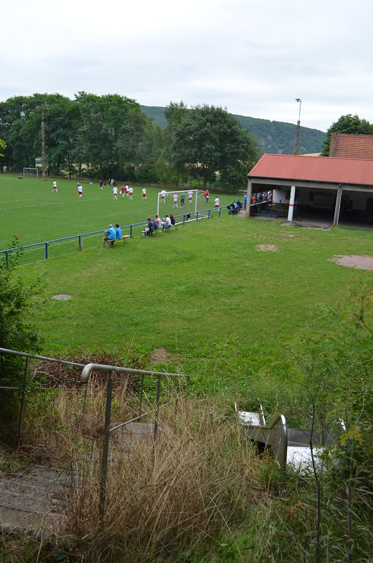 Treppenaufgang und Abgang mit Rutsche